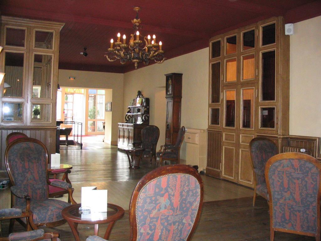 Logis Le Relais De Fusies Hotel Lacaune Bagian luar foto